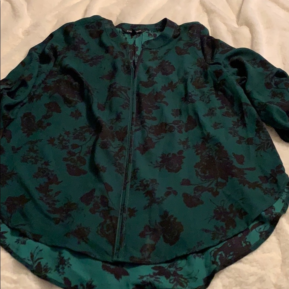 1X Emerald greens and black floral blouse